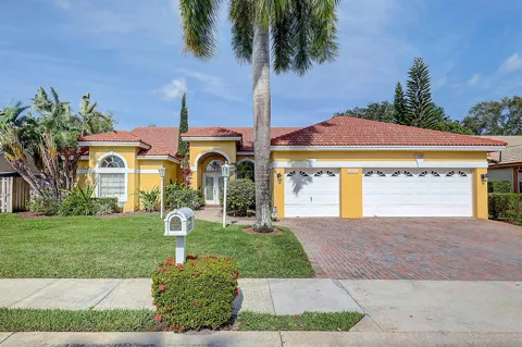 10207 Allamanda Boulevard