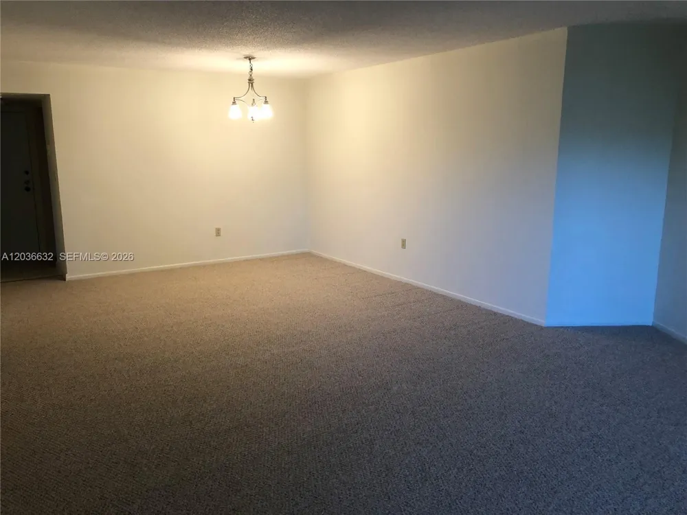 10852 Kendall Dr #316 Miami, FL 33176