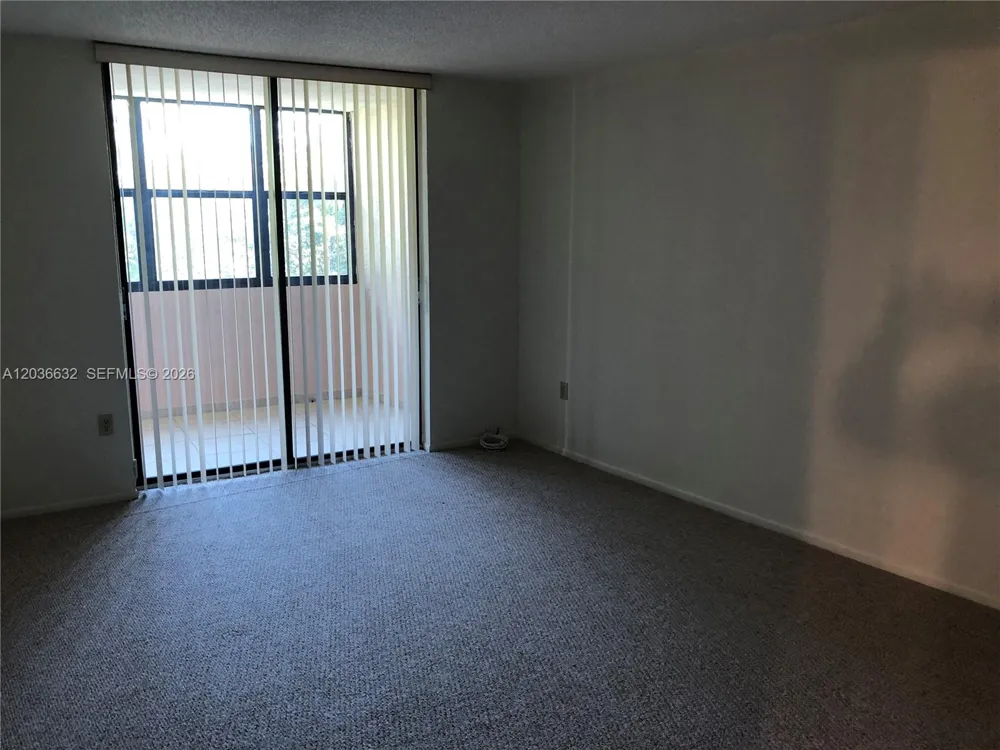 10852 Kendall Dr #316 Miami, FL 33176