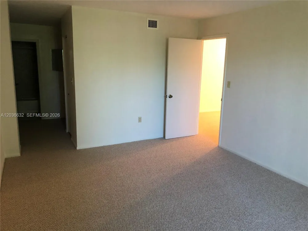 10852 Kendall Dr #316 Miami, FL 33176