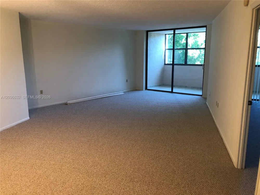 10852 Kendall Dr #316 Miami, FL 33176