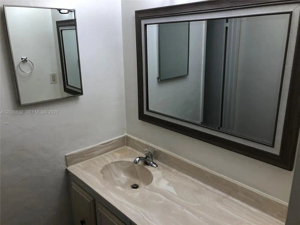 10852 Kendall Dr #316 Miami, FL 33176