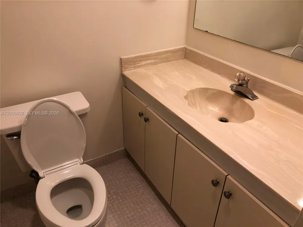 10852 Kendall Dr #316 Miami, FL 33176