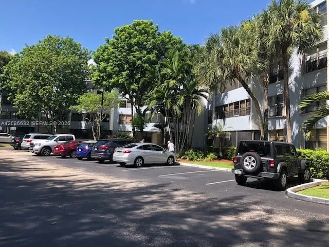 10852 Kendall Dr #316 Miami, FL 33176