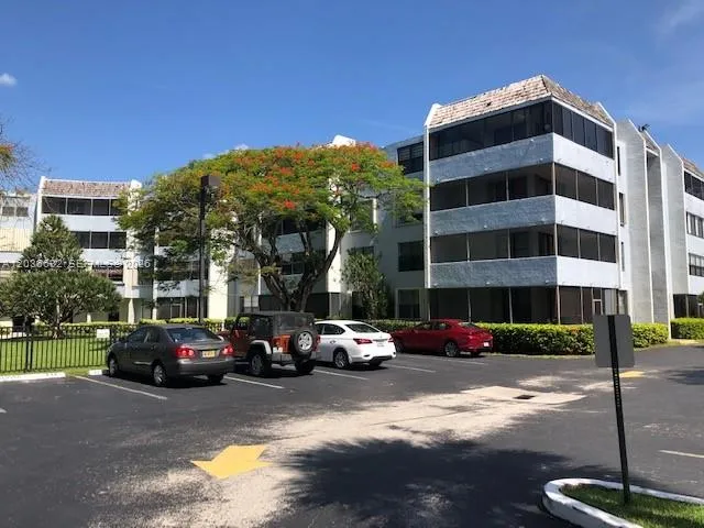 10852 Kendall Dr #316 Miami, FL 33176