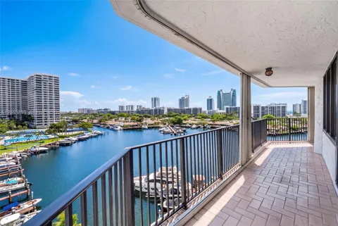 300 Three Islands Blvd #207