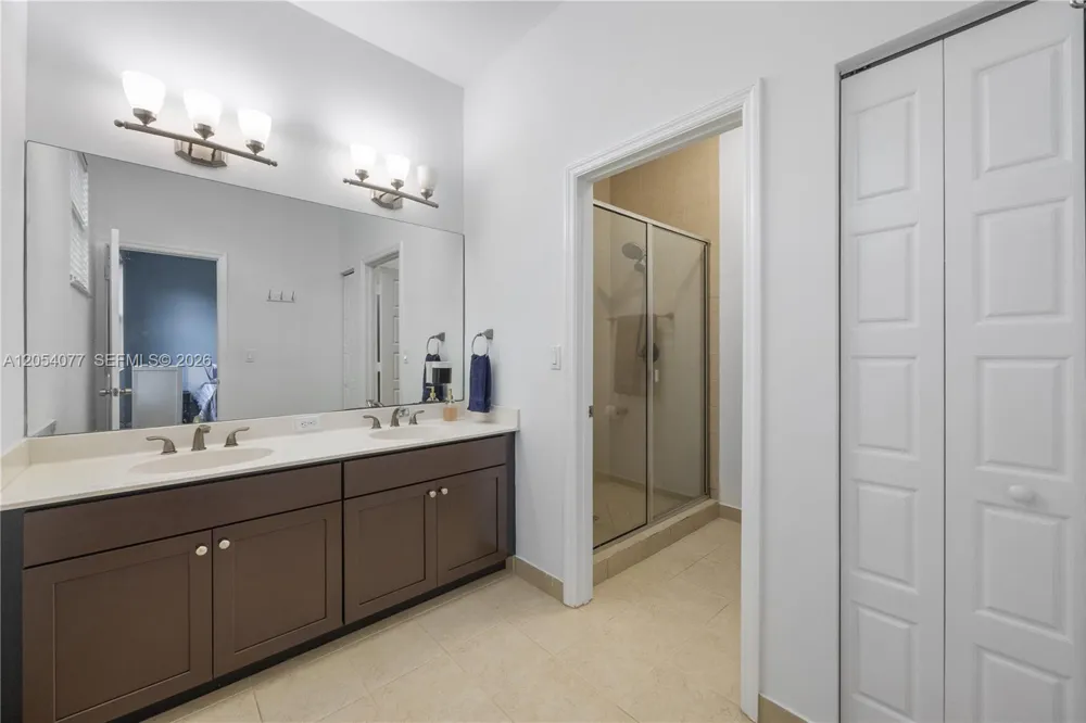 658 NE 193rd Ter Miami, FL 33179