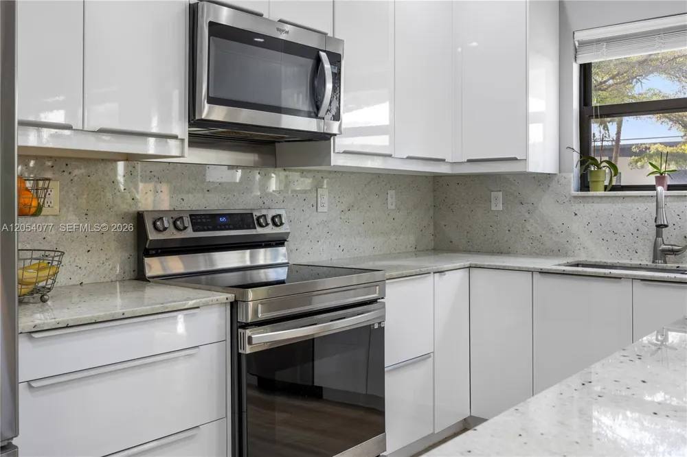 658 NE 193rd Ter Miami, FL 33179
