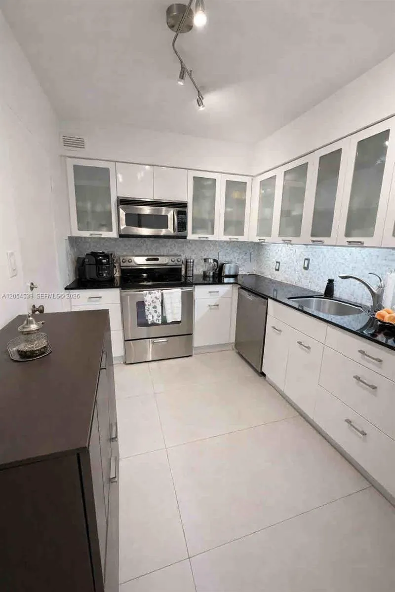9225 Collins Ave #505 Surfside, FL 33154