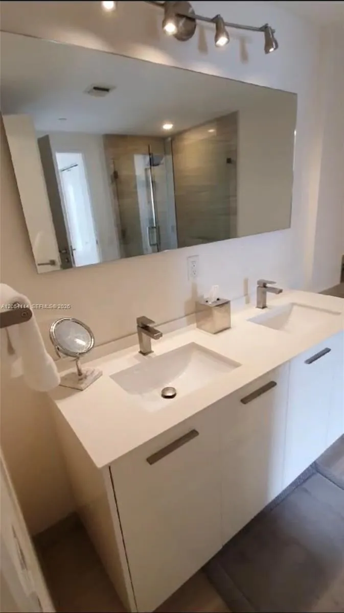1300 Brickell Bay Dr #1107 Miami, FL 33131