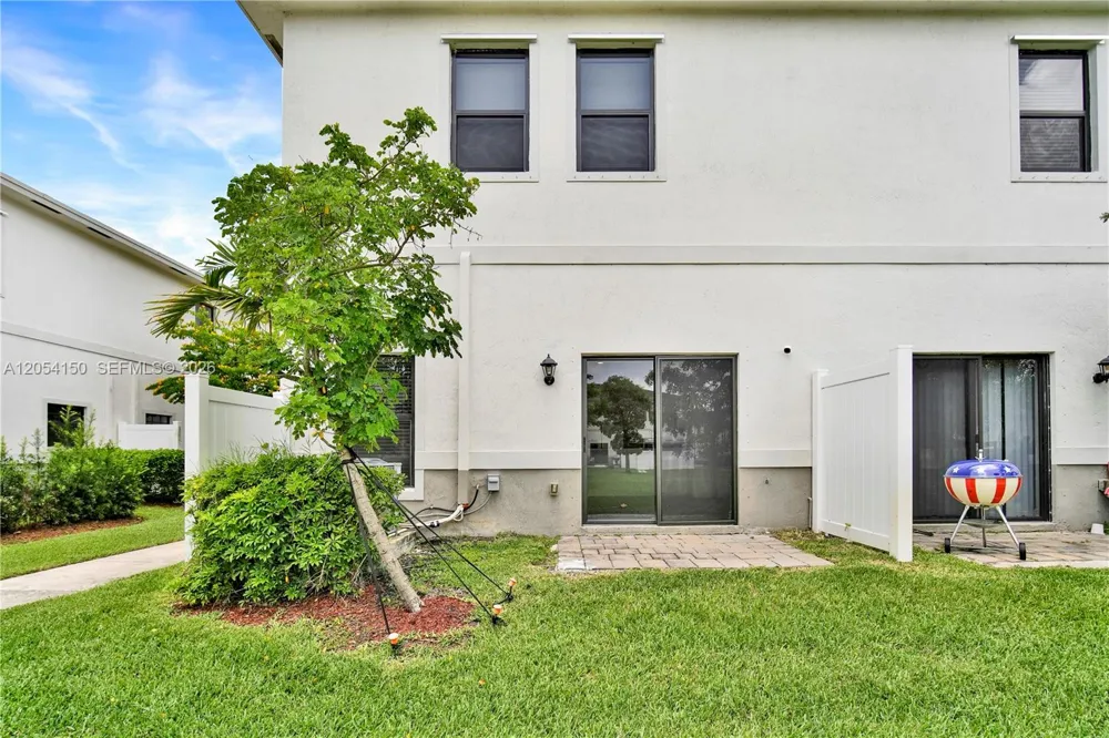 1161 SW 8th Ave Florida City, FL 33034