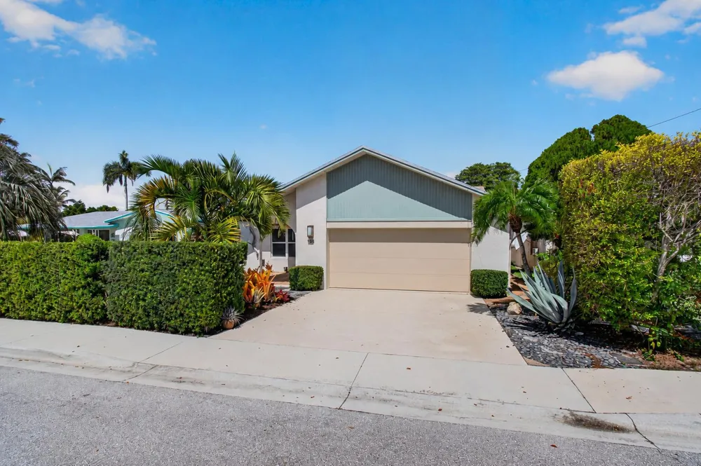 1315 Lakeside Drive 