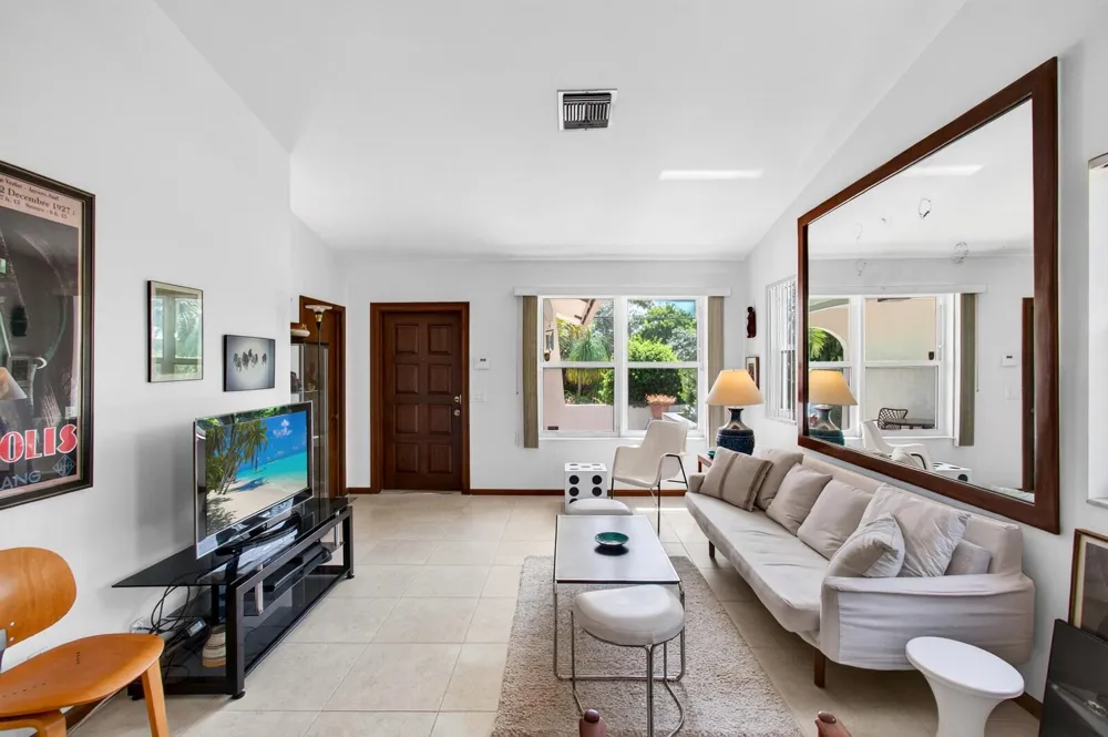 1315 Lakeside Drive 
