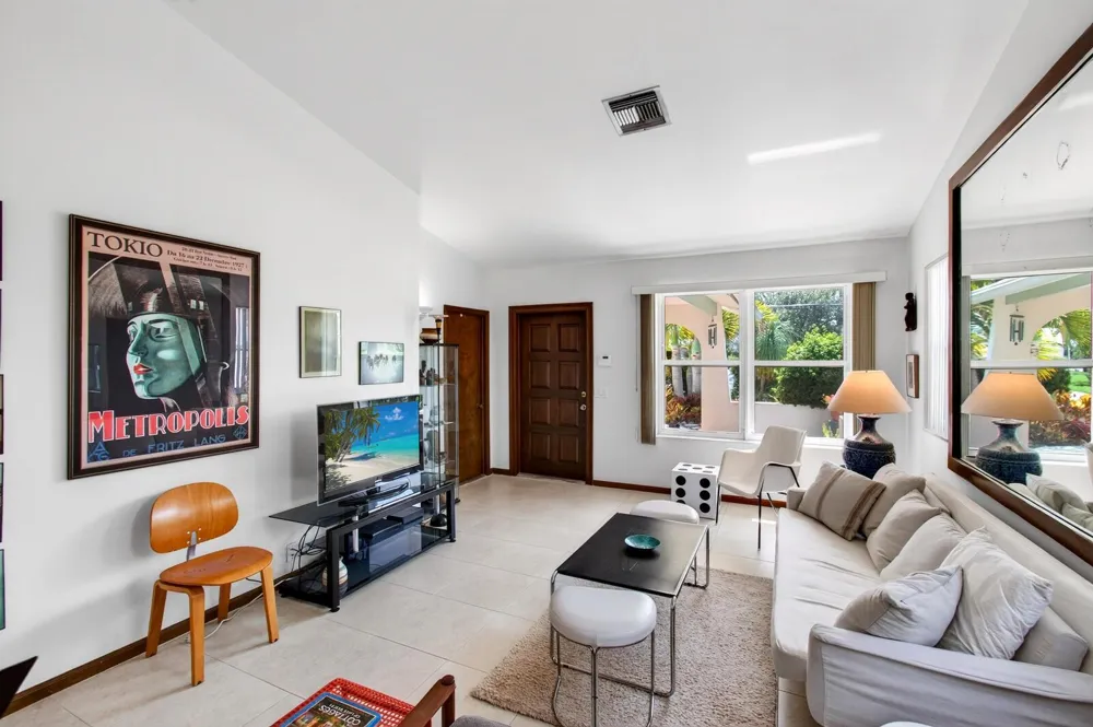 1315 Lakeside Drive 