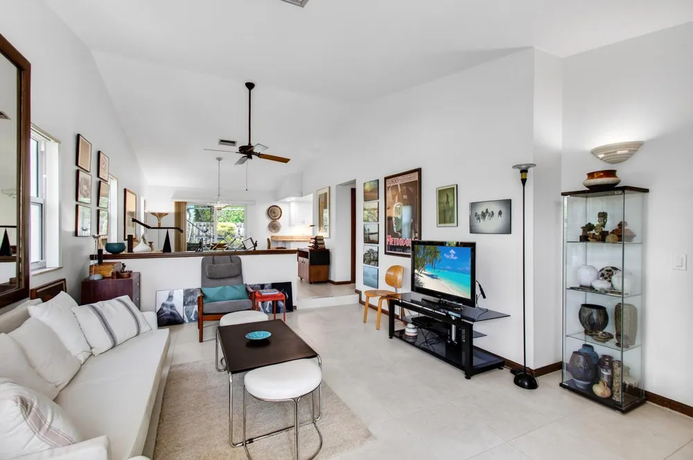 1315 Lakeside Drive 