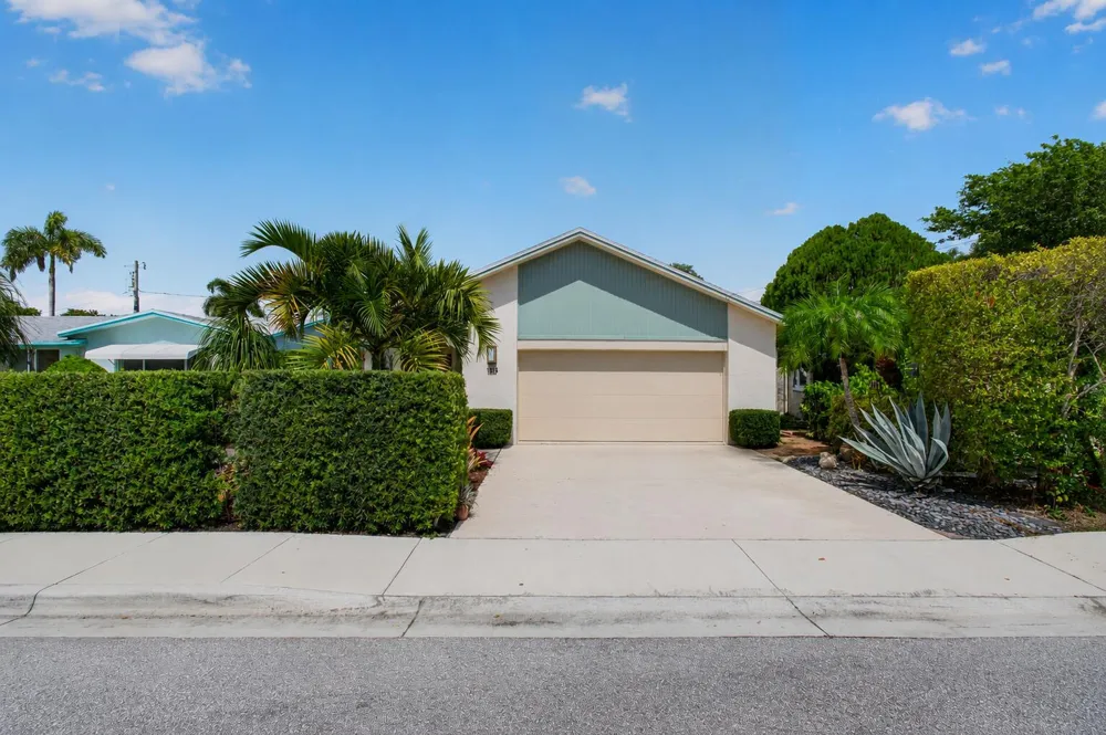 1315 Lakeside Drive 