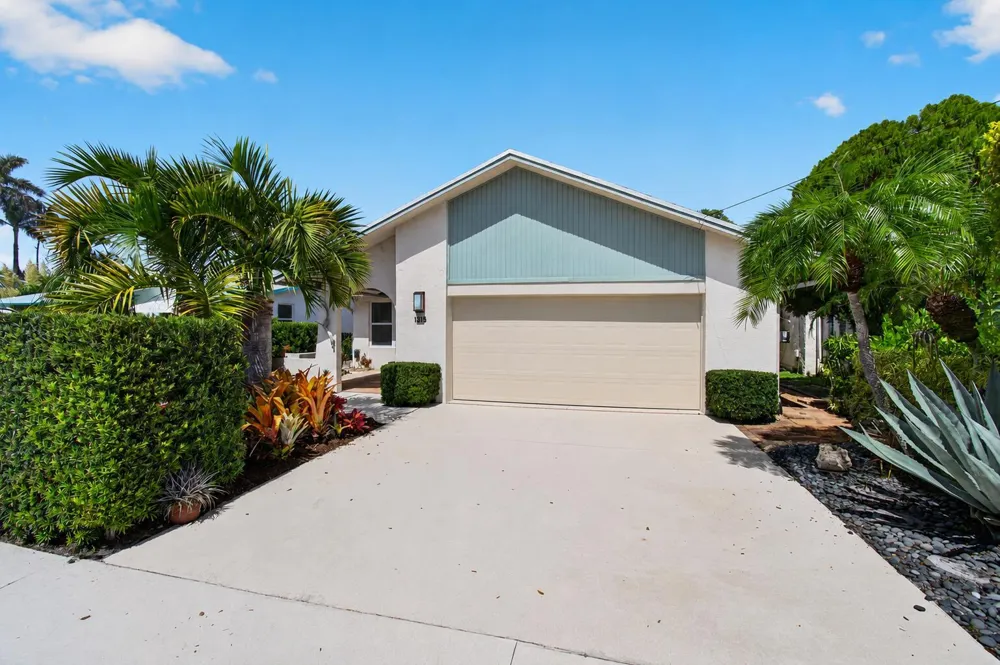 1315 Lakeside Drive 