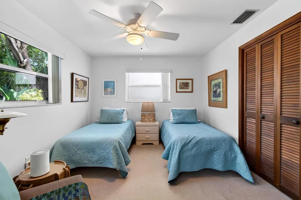 1315 Lakeside Drive 