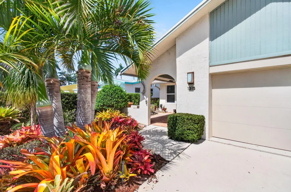 1315 Lakeside Drive 
