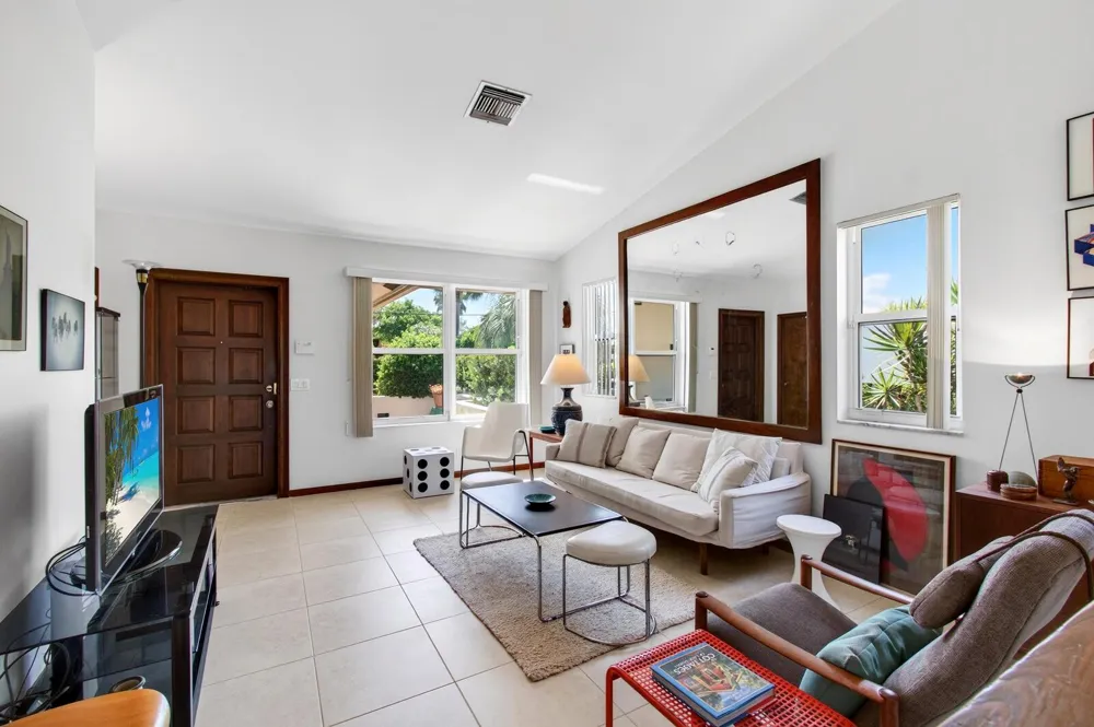 1315 Lakeside Drive 