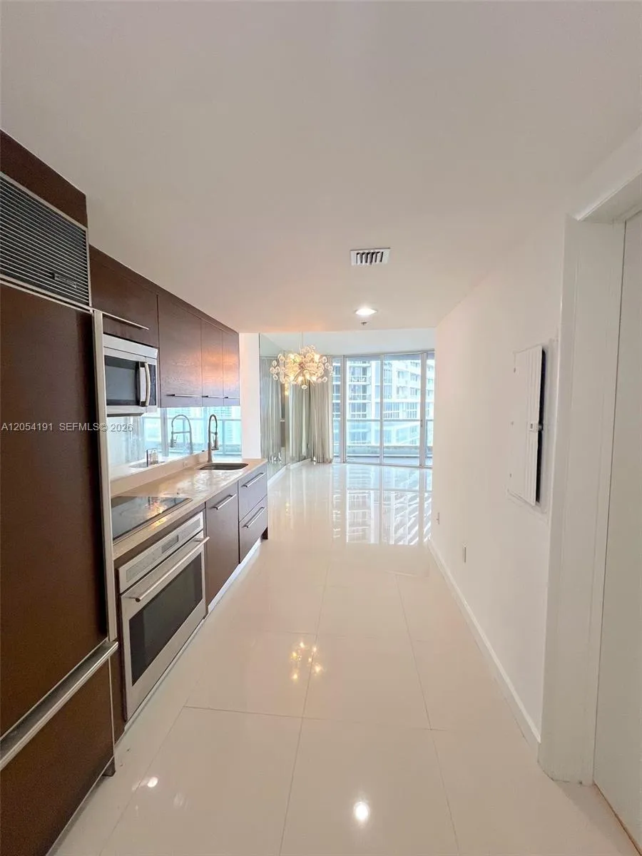 495 BRICKELL AV #4208 Miami, FL 33131