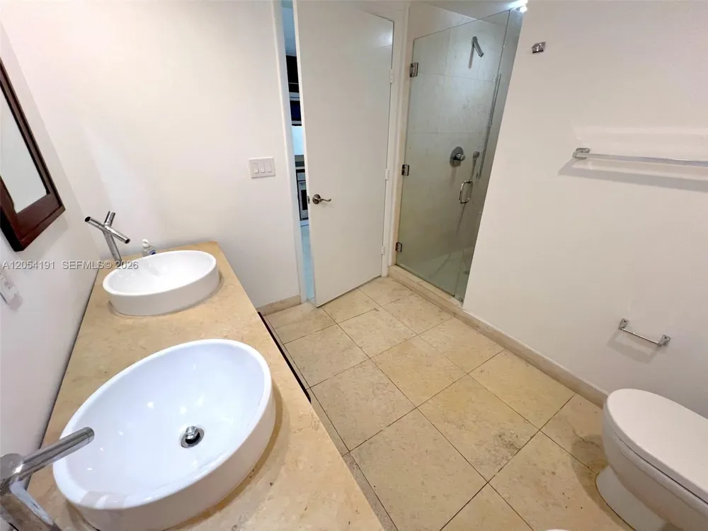 495 BRICKELL AV #4208 Miami, FL 33131