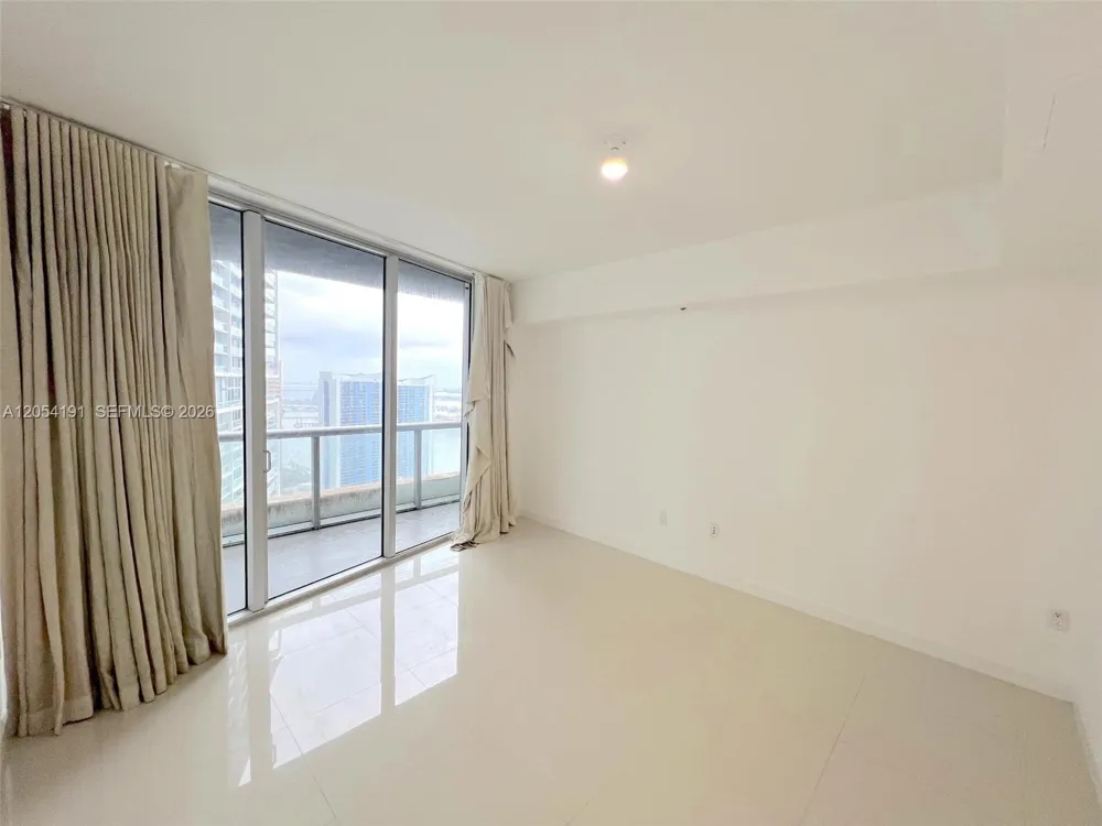 495 BRICKELL AV #4208 Miami, FL 33131