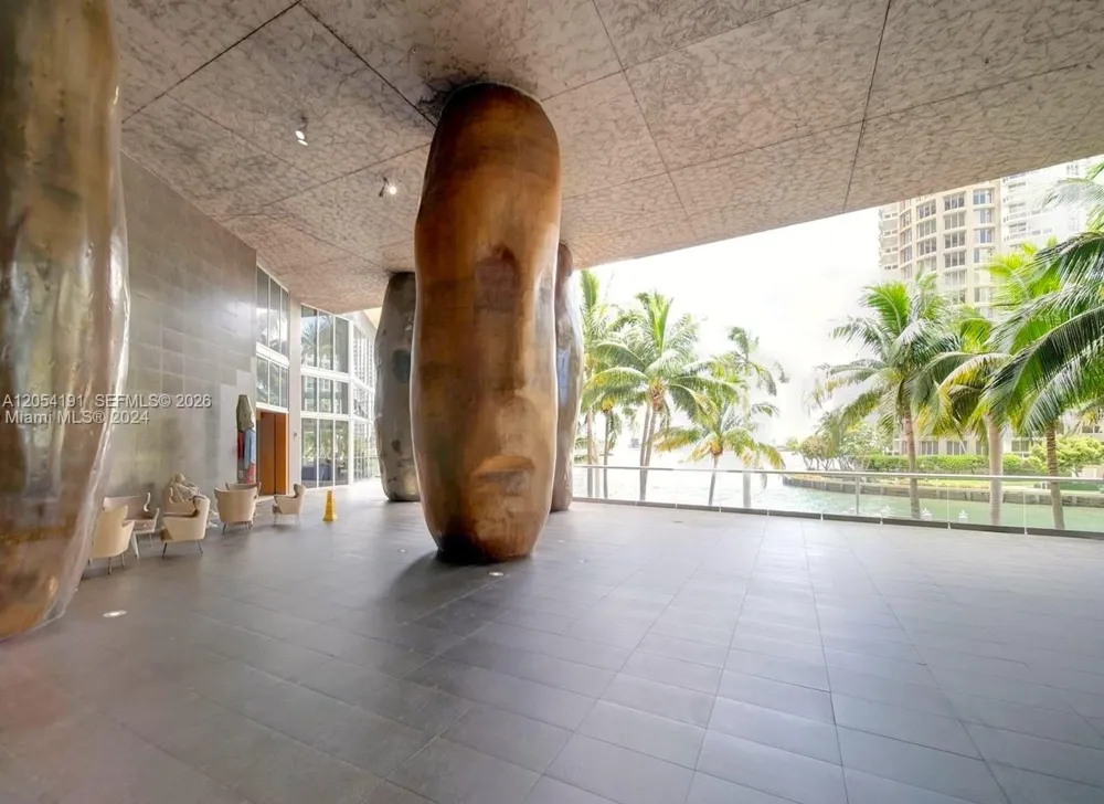 495 BRICKELL AV #4208 Miami, FL 33131