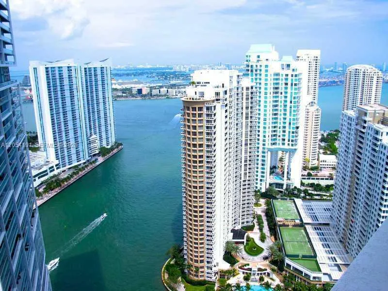 495 BRICKELL AV #4208 Miami, FL 33131