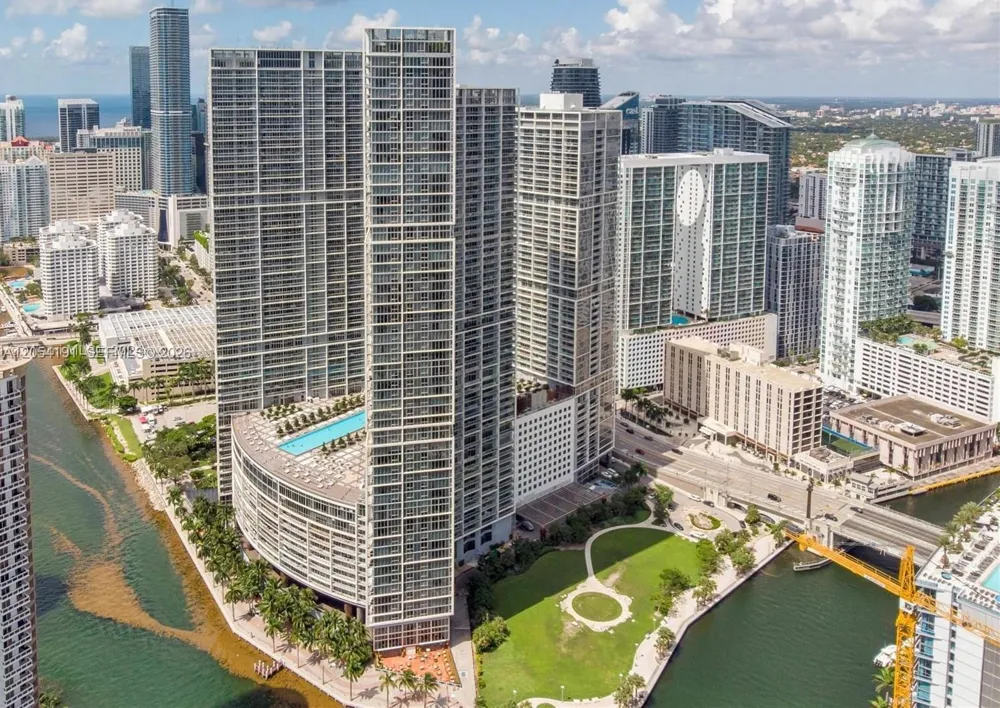 495 BRICKELL AV #4208 Miami, FL 33131