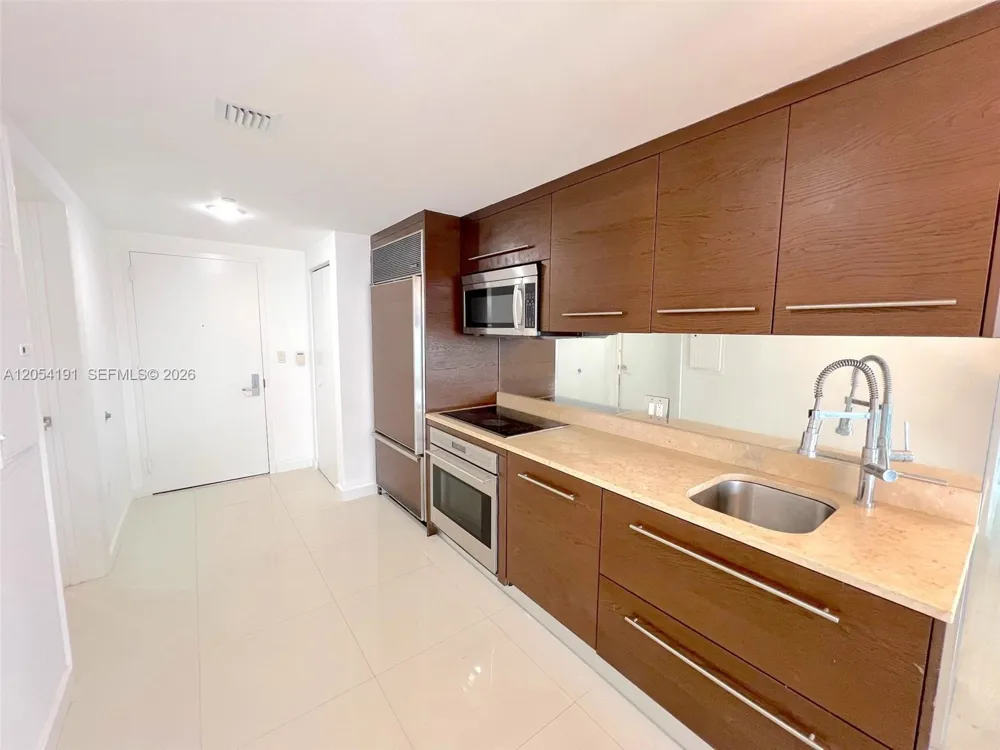 495 BRICKELL AV #4208 Miami, FL 33131