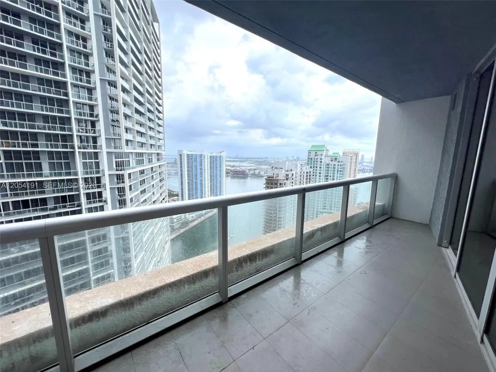 495 BRICKELL AV #4208 Miami, FL 33131