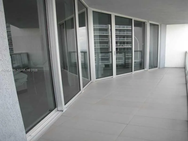495 BRICKELL AV #4208 Miami, FL 33131