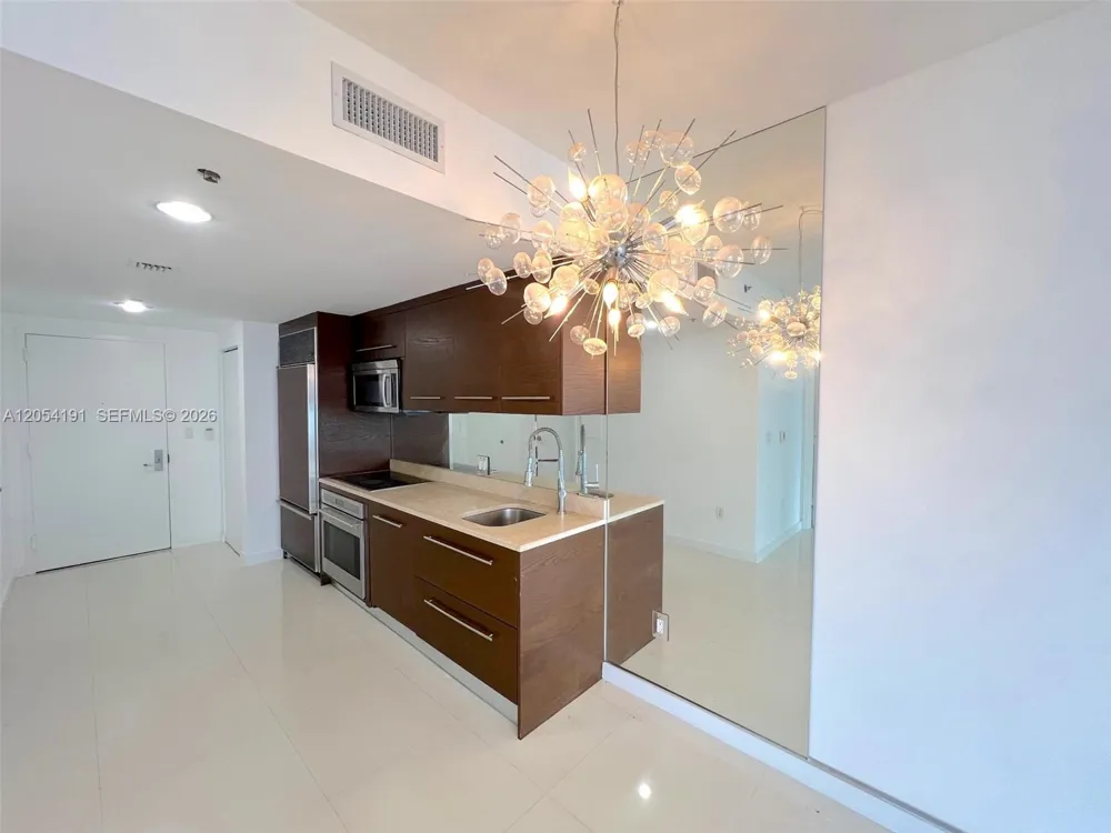 495 BRICKELL AV #4208 Miami, FL 33131