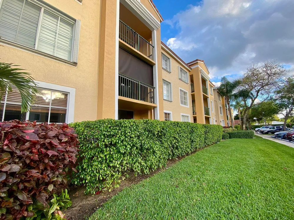 135 Yacht Club Way #305 Hypoluxo, FL 33462