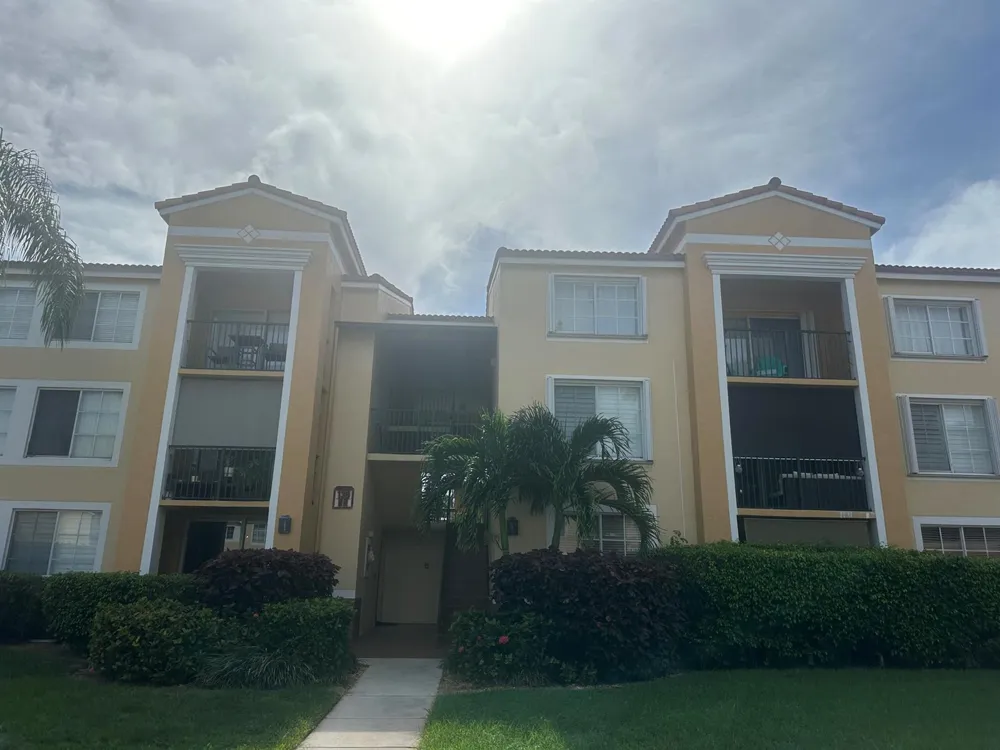 135 Yacht Club Way #305 Hypoluxo, FL 33462