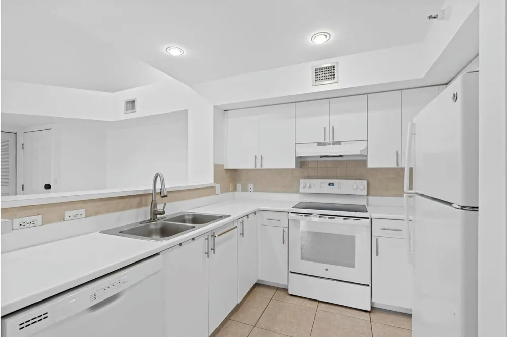 135 Yacht Club Way #305 Hypoluxo, FL 33462