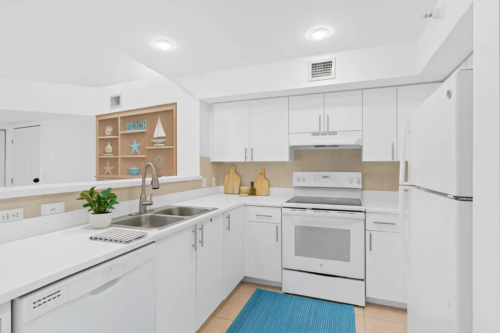 135 Yacht Club Way #305 Hypoluxo, FL 33462