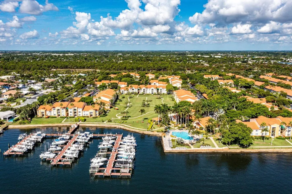 135 Yacht Club Way #305 Hypoluxo, FL 33462