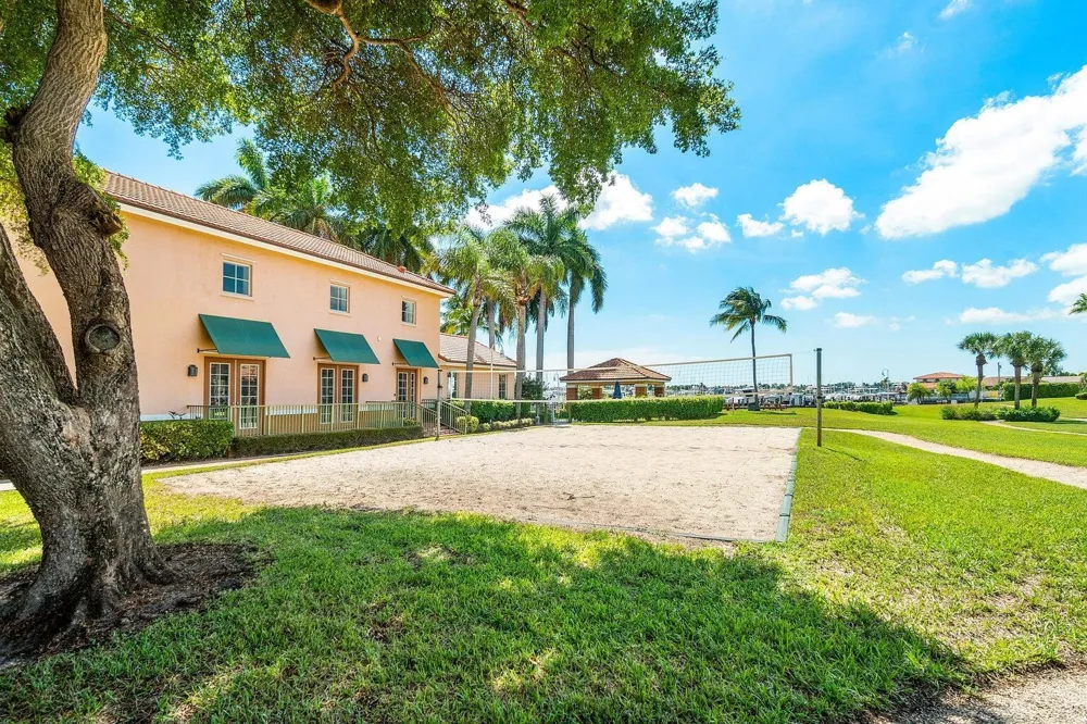 135 Yacht Club Way #305 Hypoluxo, FL 33462