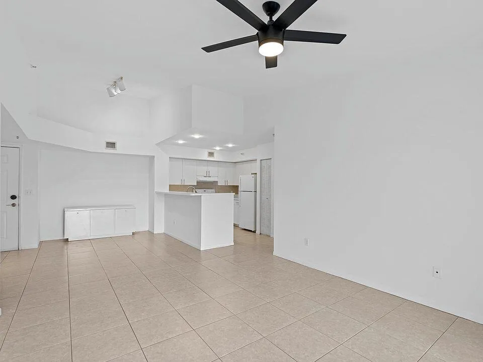 135 Yacht Club Way #305 Hypoluxo, FL 33462
