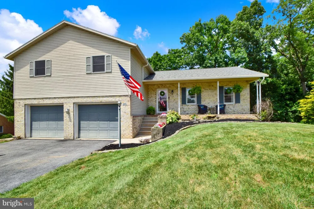215 OPAL DRIVE Chambersburg, PA 17202