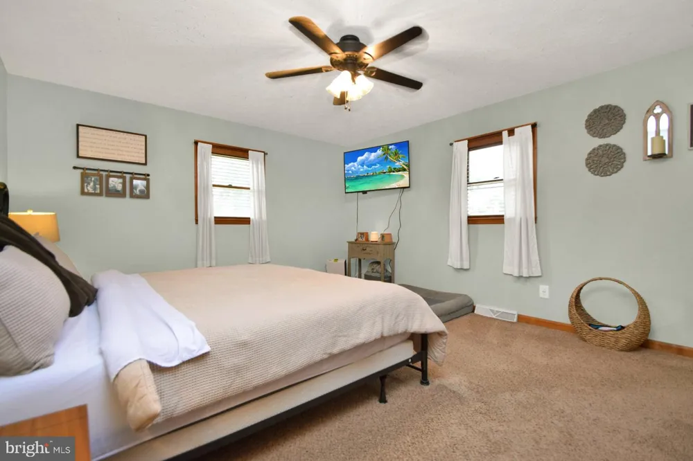 215 OPAL DRIVE Chambersburg, PA 17202