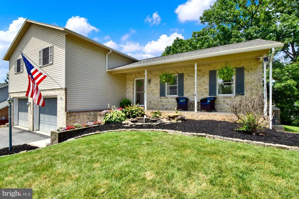 215 OPAL DRIVE Chambersburg, PA 17202