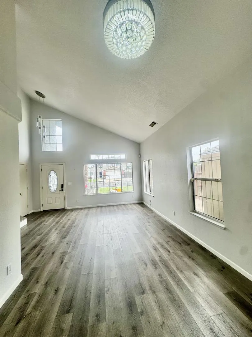 1224 Mohr Circle Manteca, CA 95337