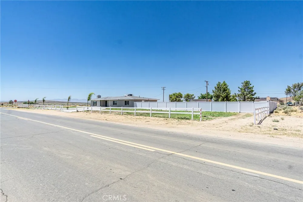 16621 Glendower Edwards, CA 93523