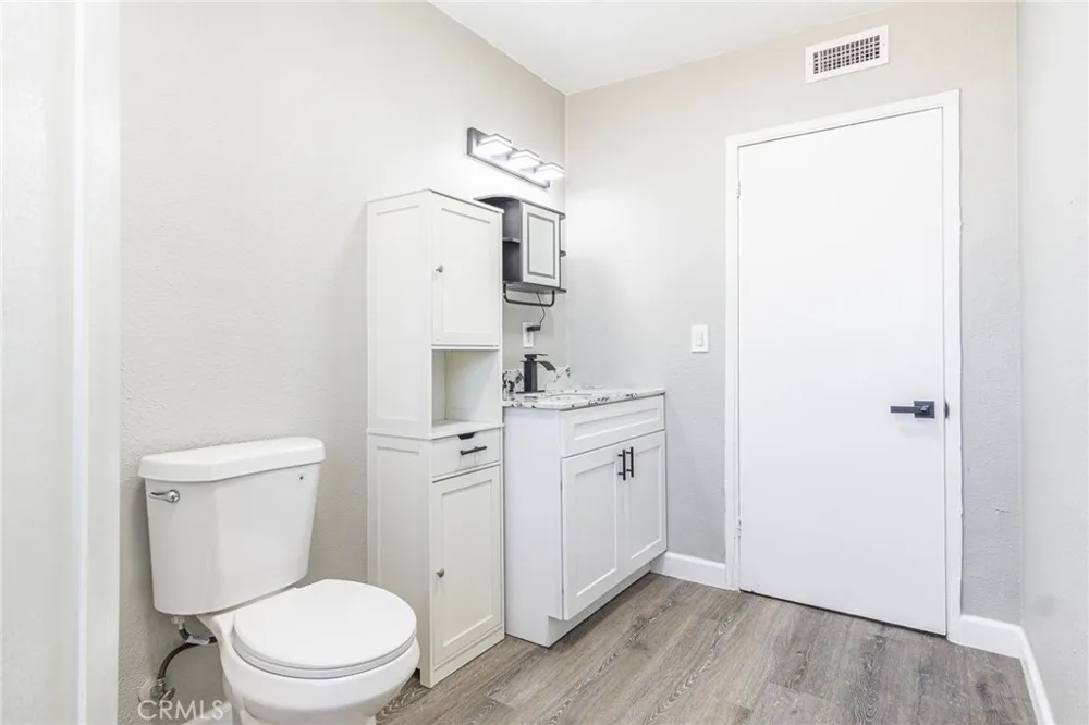 16621 Glendower Edwards, CA 93523