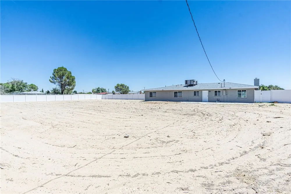 16621 Glendower Edwards, CA 93523