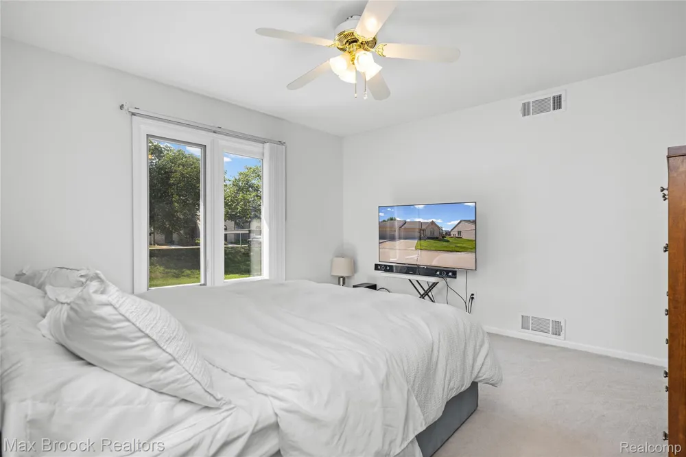 35263 Kings Forest Boulevard Clinton Charter Township, MI 48035