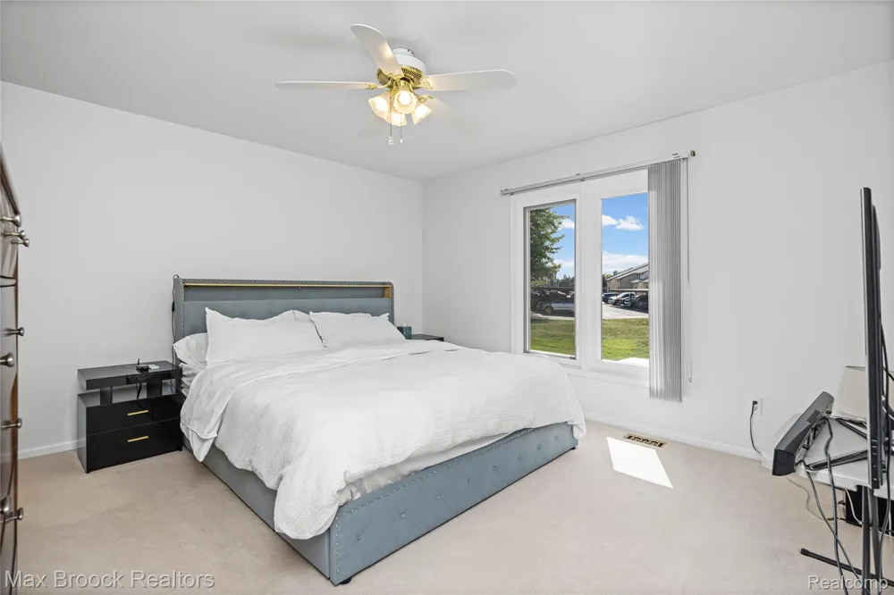 35263 Kings Forest Boulevard Clinton Charter Township, MI 48035
